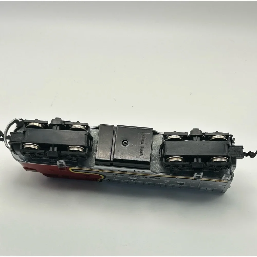 Model Power HO Scale Santa Fe Diesel Locomotive Engine Untested Read: SEE PHOTOS